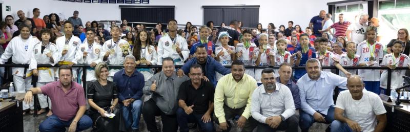 Moção de aplausos homenageia jovens atletas de Franco da Rocha
